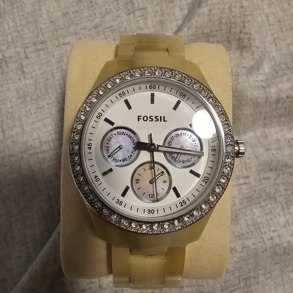 Fossil Watch - Picture 1 of 4
